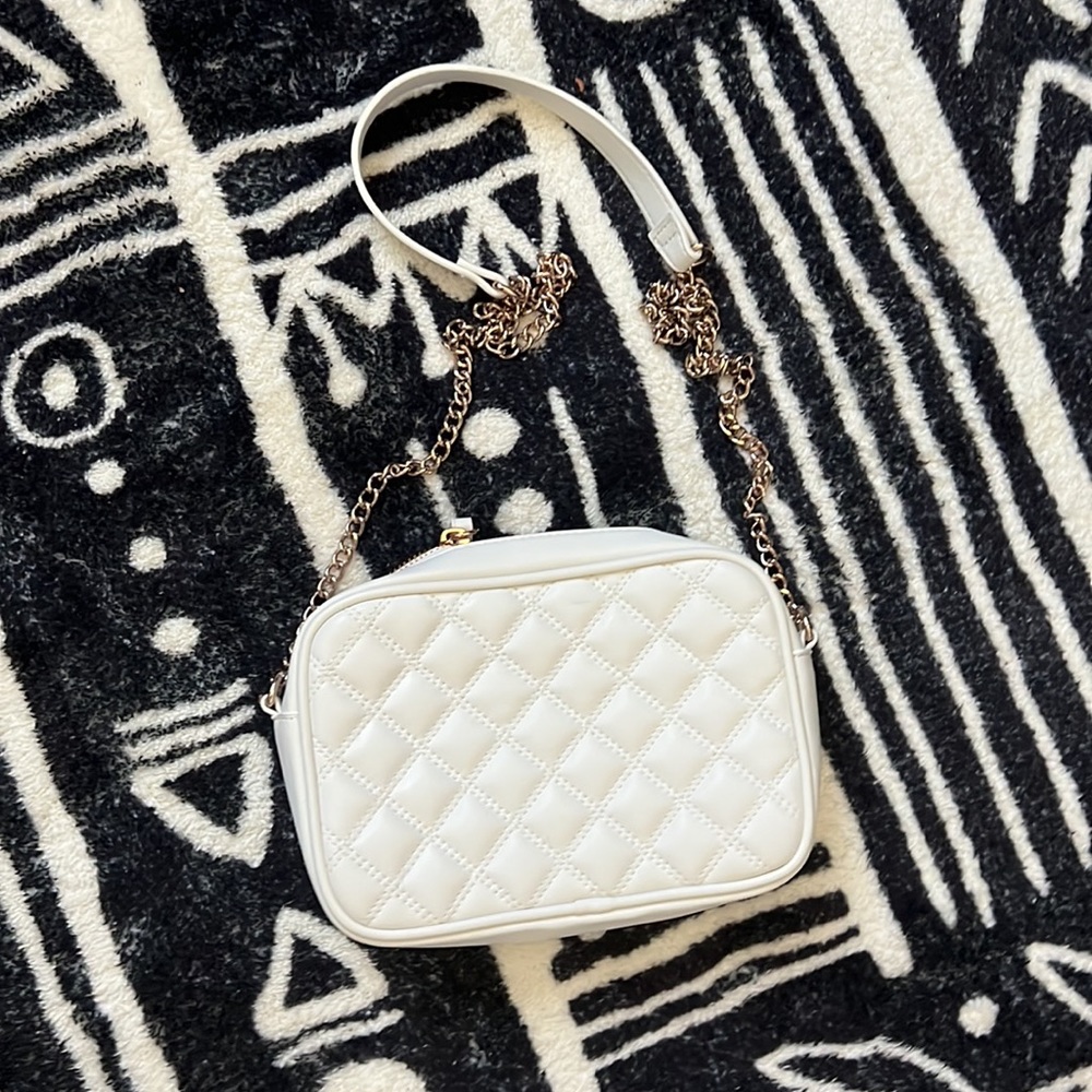 H&M Quilted White Crossbody Bag – Gold Chain Strap (Excellent Condition)